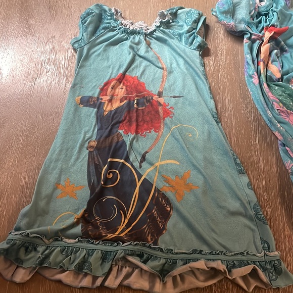 Disney brand night gowns - Picture 3 of 4
